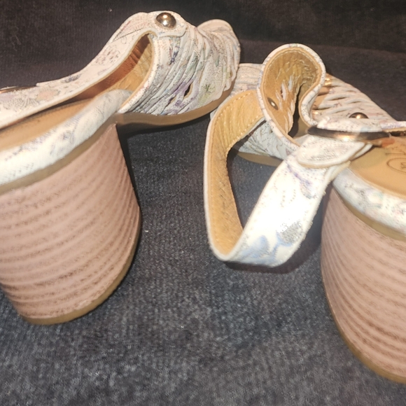 Sz 37 Floral Women's Low Heel Sandals with Buckle - Picture 14 of 14